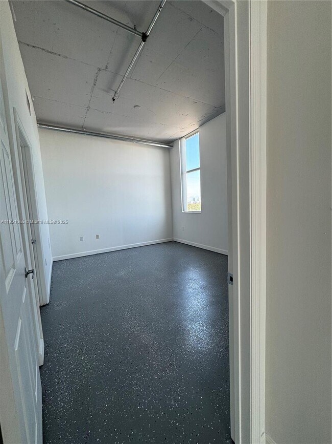Building Photo - 2100 Van Buren St