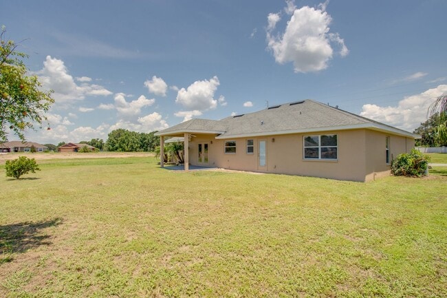 Building Photo - Leesburg 3/2 with Split Bedroom and Covered Back Patio