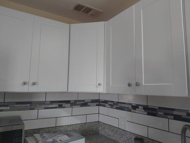 Building Photo - 401 Washingtonia Dr