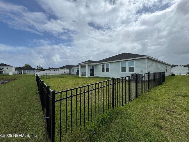 Building Photo - 3299 Lago Vis Dr