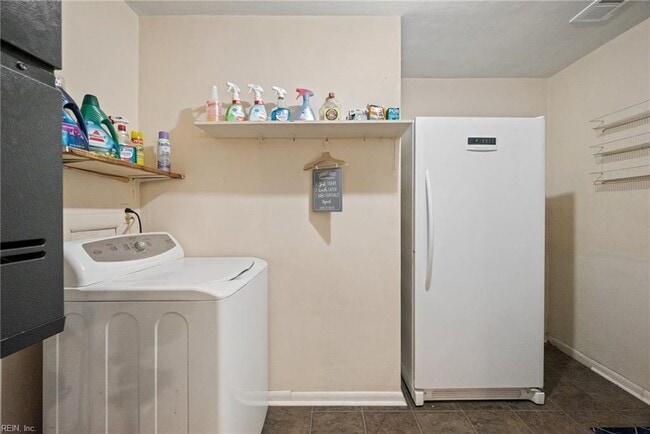 Building Photo - 3252 Club House Rd