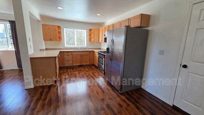 Building Photo - 1733 N Wycoff Ave