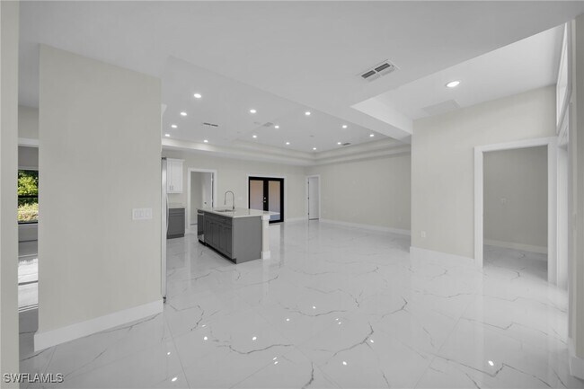 Building Photo - 636 Ladd St