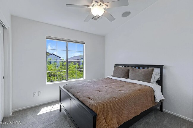 Building Photo - 2725 E Mine Creek Rd