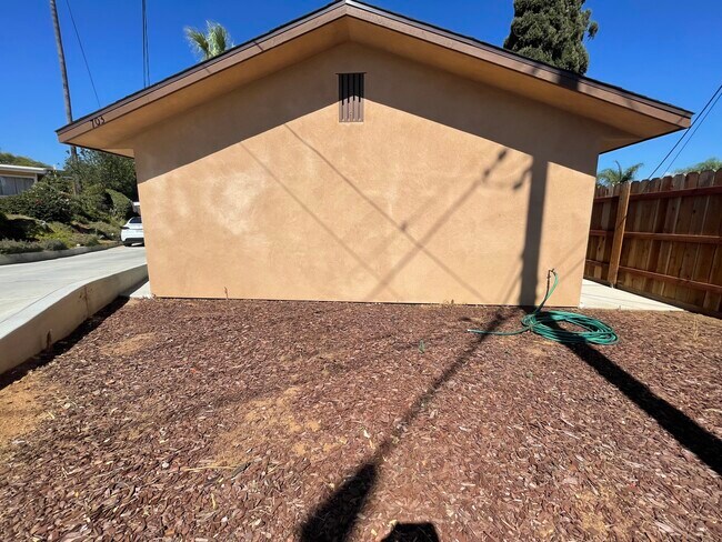 Building Photo - 703 W College St