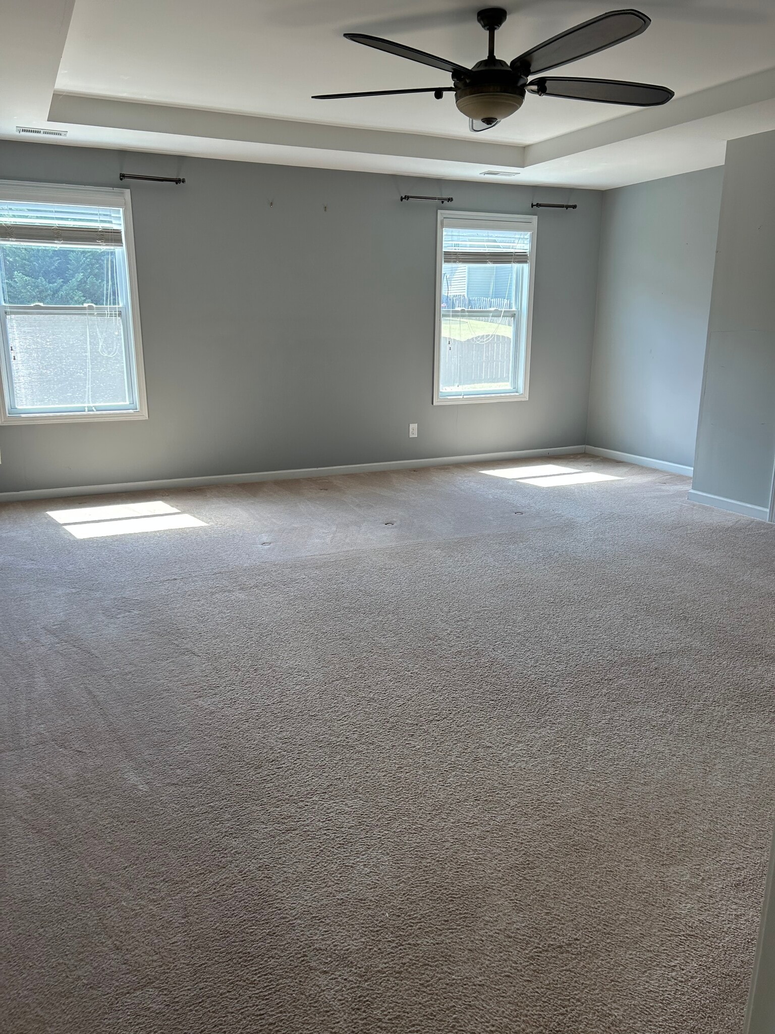 Large Master Bedroom - 14005 Wyncrest Dr