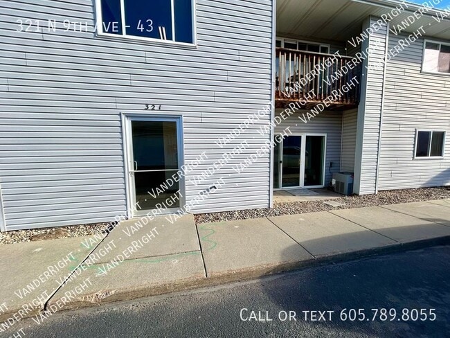 Building Photo - 321 9th Ave