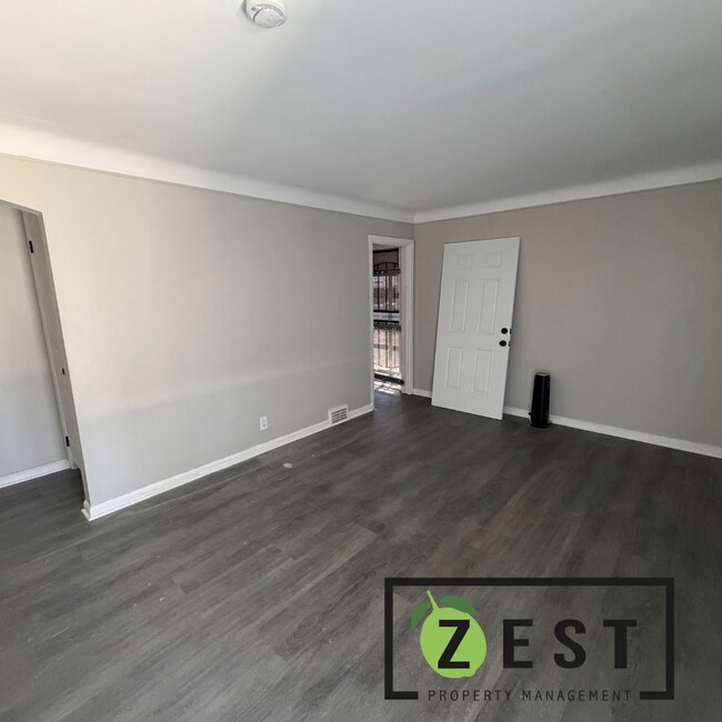 Building Photo - Amazing 3bed 1Bed- $1200