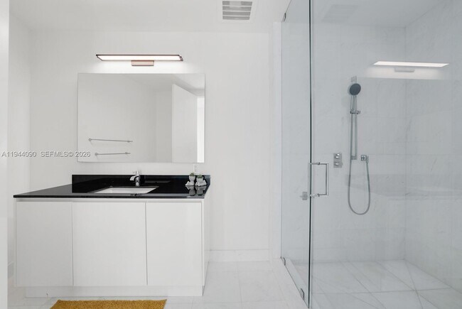 Building Photo - 18555 Collins Ave