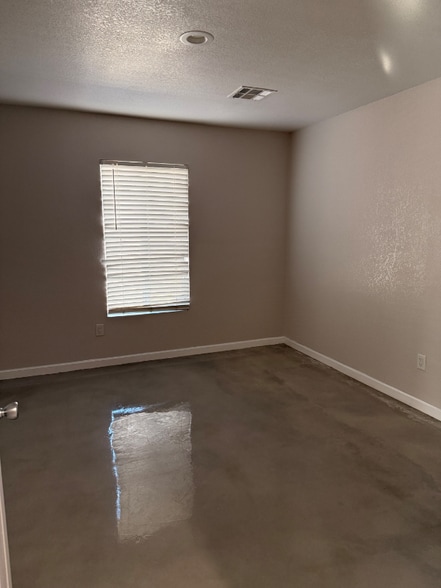 Building Photo - 340 W Highland Ave