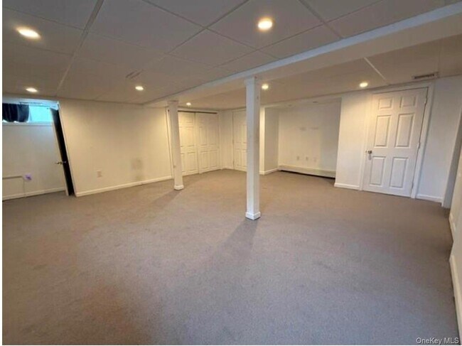 Building Photo - 748 Leslie Ln
