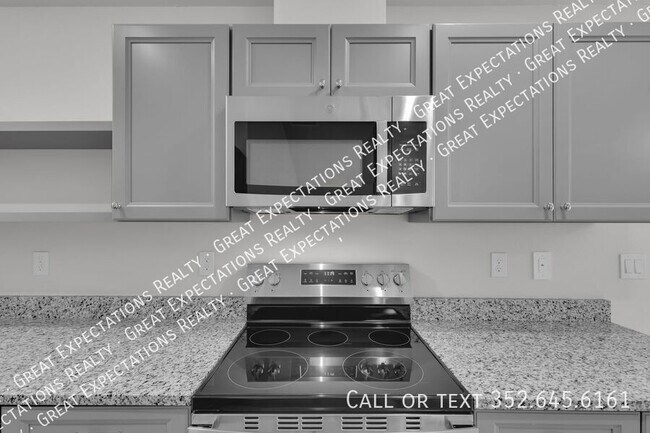 Building Photo - 678 Walkertown Dr
