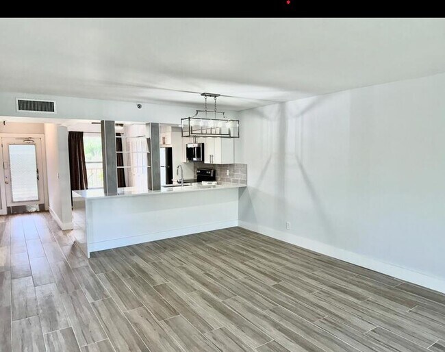 Building Photo - 14527 Bonaire Blvd
