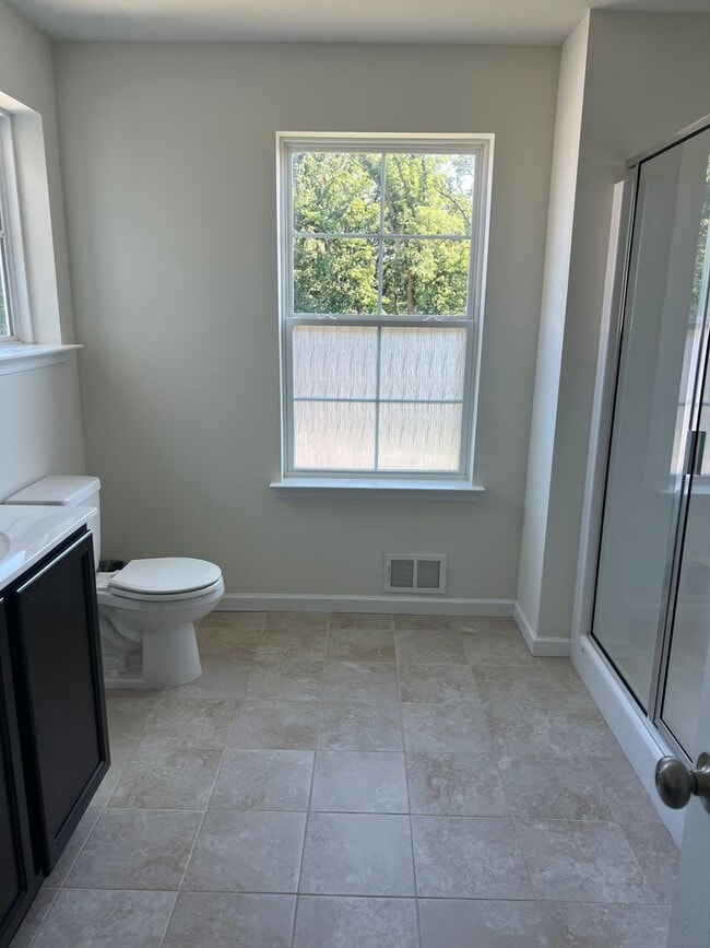 Building Photo - THREE BEDROOM TOWNHOME- PARKLAND SCHOOLS