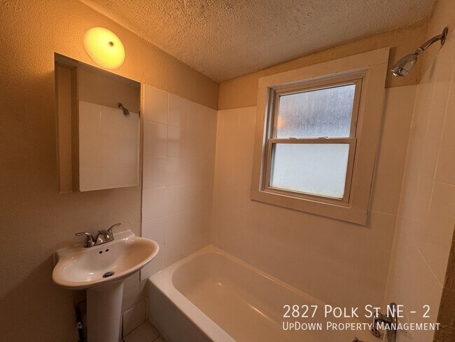 Building Photo - 2827 Polk St NE