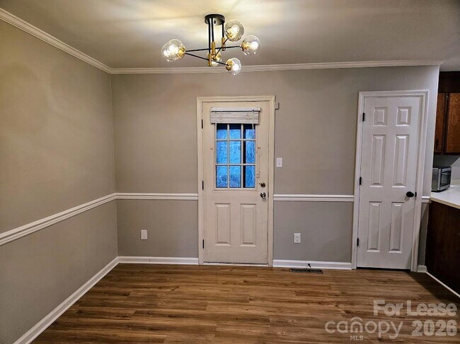 Building Photo - 1540 Cooper Ave