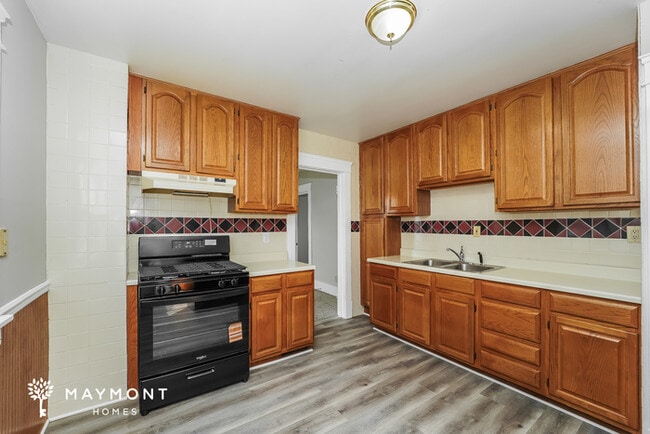 Building Photo - 3-Bedroom Lorain Home