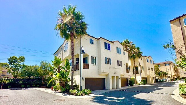Building Photo - Beautiful, Newer, Townhome with Attached 2...