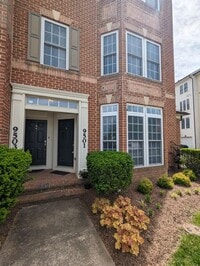 Building Photo - Two level condo in URBANA School District ...