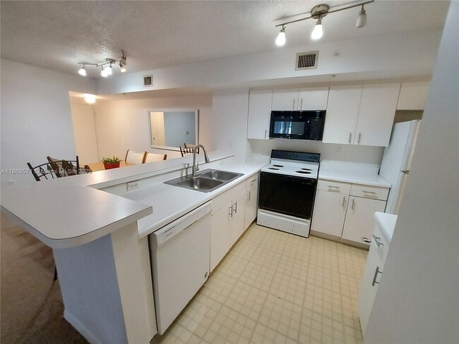 Building Photo - 2640 S University Dr