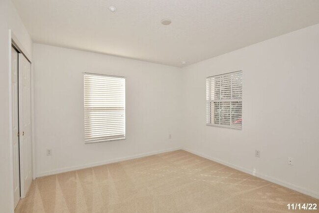 Building Photo - Beautiful 3/2.5 Spacious Townhome with a 2...
