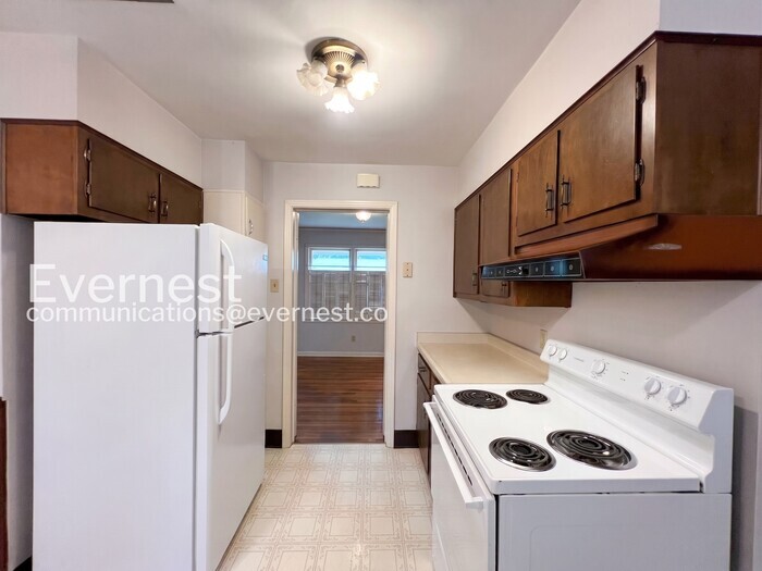 Building Photo - 4984 Welchshire Ave