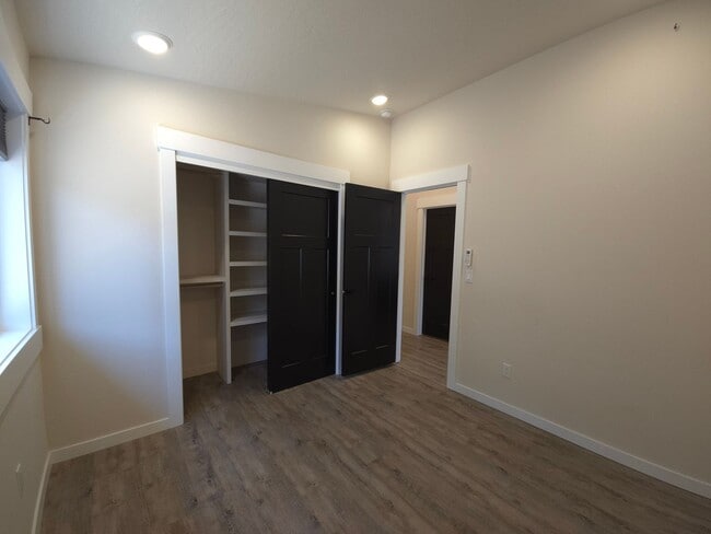 Building Photo - 3835 Pine Creek Rd