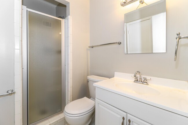 Building Photo - 1350 Brookside Dr