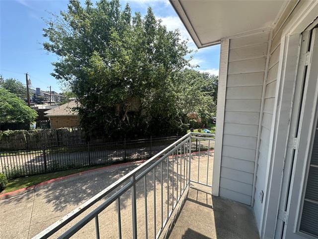 Building Photo - 9823 Summerwood Cir