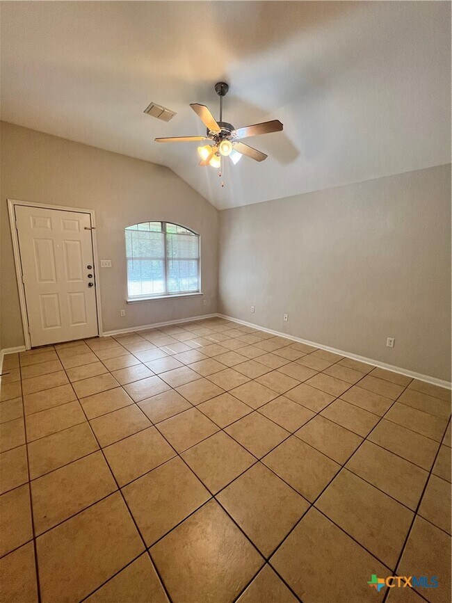 Building Photo - 607 Olaf Dr