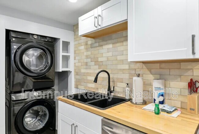 Building Photo - 840 Lemont Dr