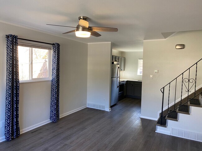 Living room - 917 Pioneer Ln
