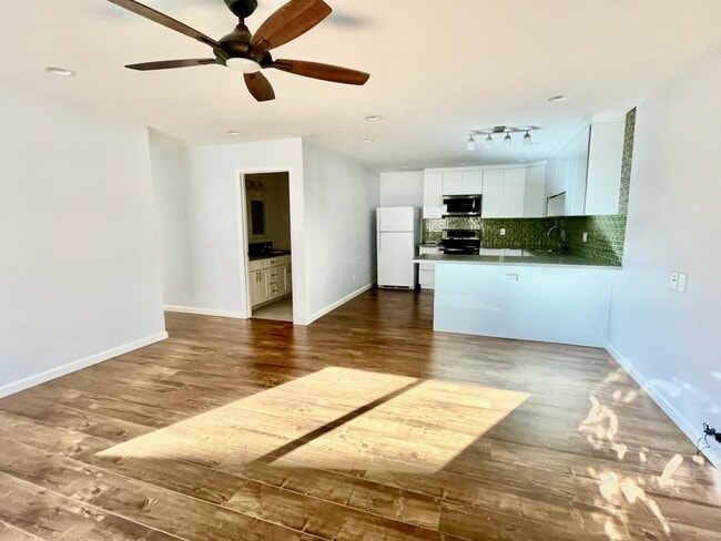 Building Photo - 1310 Maalahi St