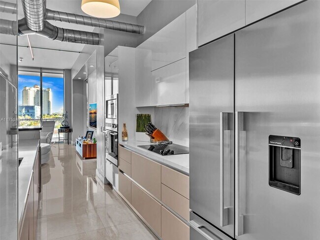 Building Photo - 3029 NE 188th St