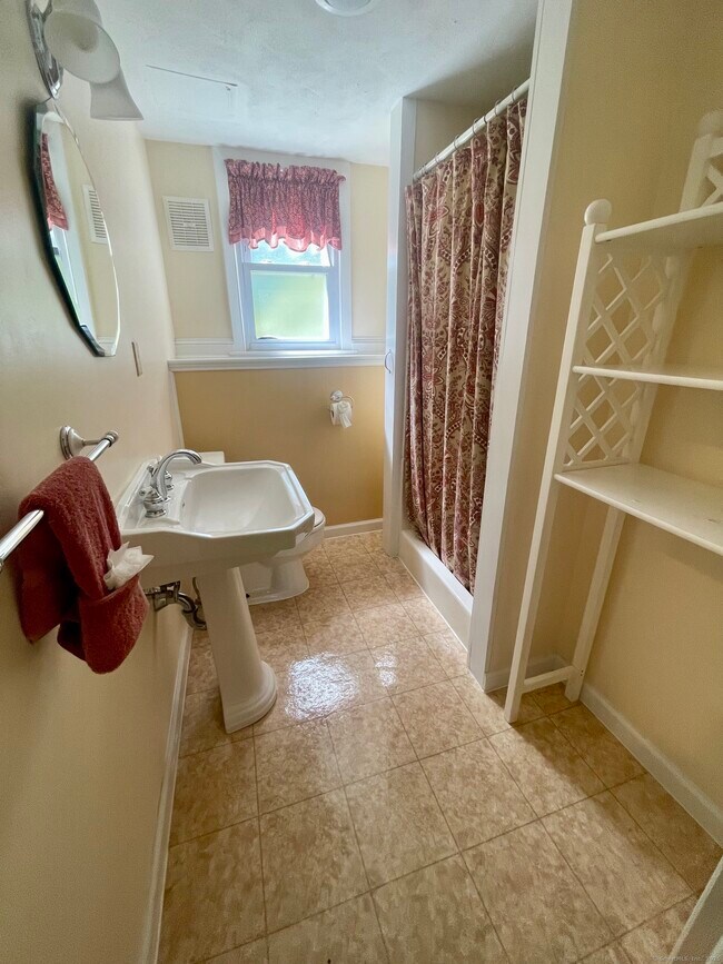 Building Photo - 97 Pepperidge Cir