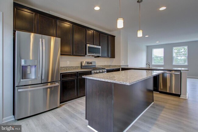 Building Photo - 14217 Travilah Rd