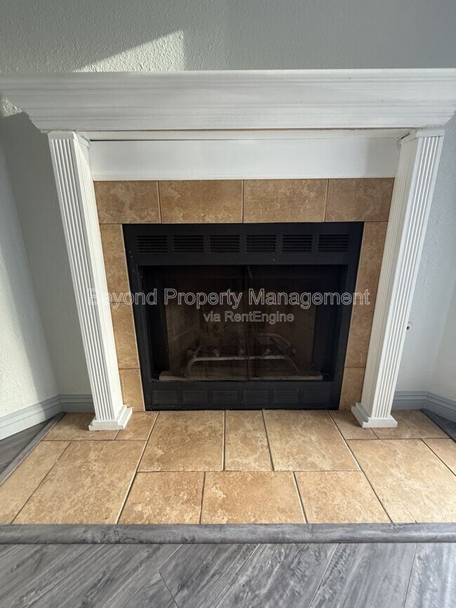 Building Photo - 8535 Paradise Valley Rd