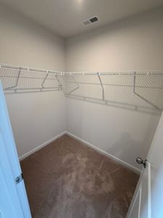 Building Photo - Beautiful 4 Bedroom Home for Rent