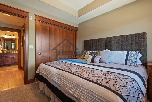 Building Photo - Two Bed, Two Bath Luxury Riverstone Condo!