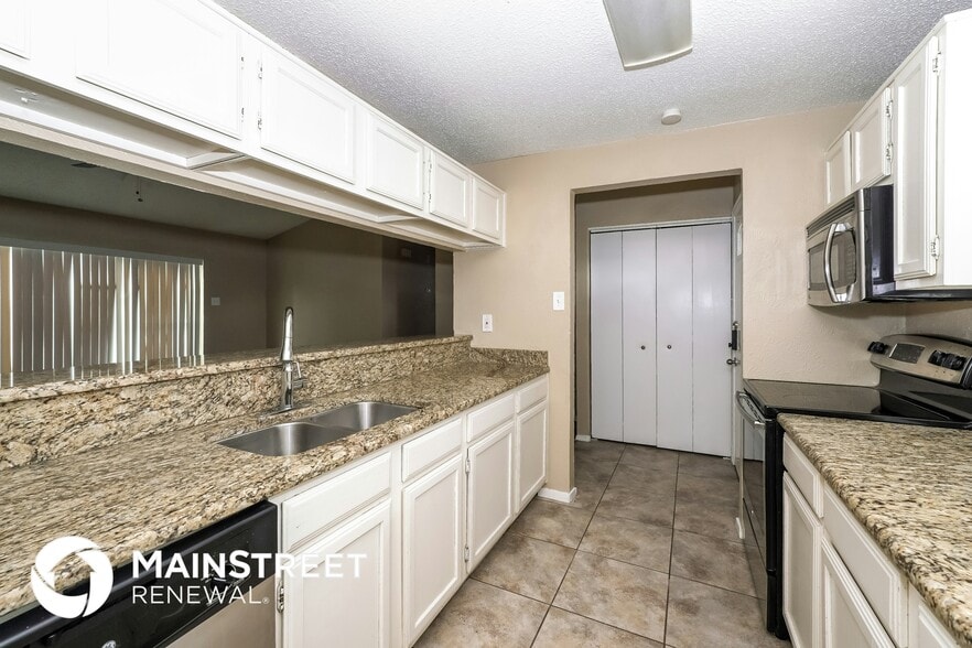 Building Photo - 7305 Shadow Bend Dr