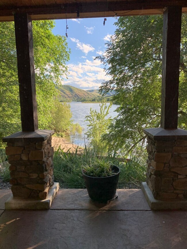 Building Photo - Custom Built Home on the Clearwater River - 20 minutes from Lewiston, ID
