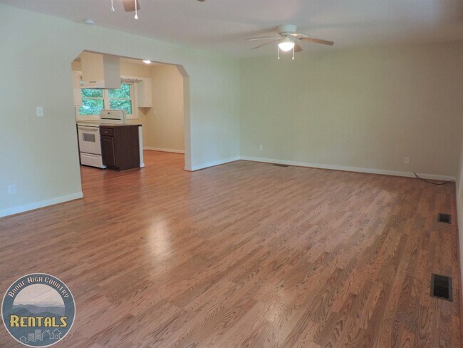 Building Photo - 147 Woodland Dr