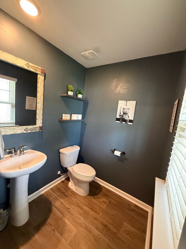 Building Photo - Fully Furnished - Move in Ready - Less than 12 month lease in SNEADS FERRY