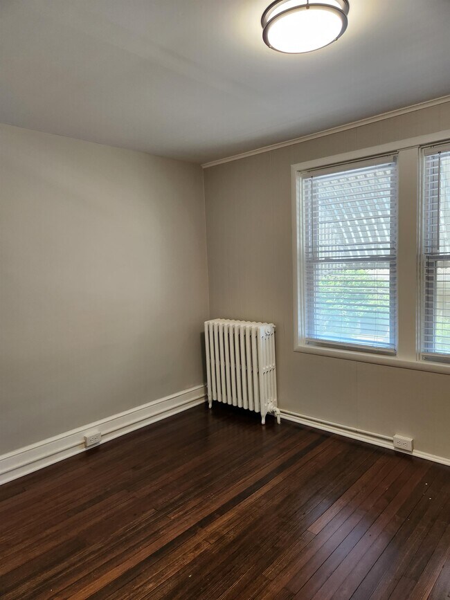 Building Photo - 548 Reynolds Ave