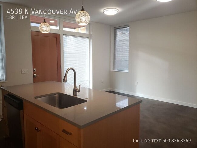 Building Photo - 4538 N Vancouver Ave