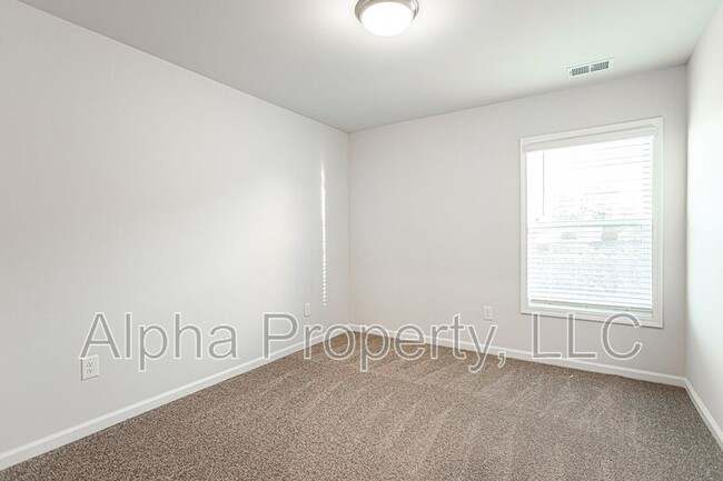 Building Photo - 17 Apricot Ln