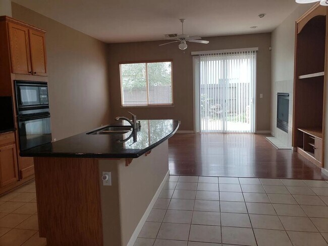 Building Photo - 11858 Larisa Way