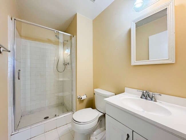 Building Photo - Relaxing 3 Bed 2 Bath Brick Townhome With Fenced Yard In Beautiful Franconia Commons