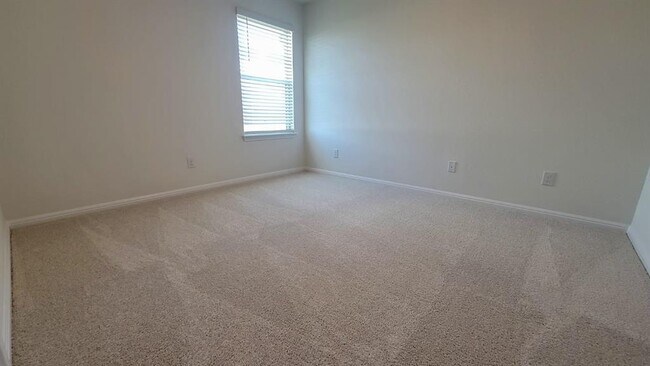Building Photo - 148 White Horses Dr