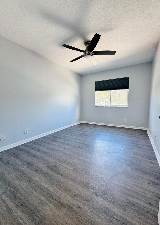 Building Photo - 77 Fairways Ln